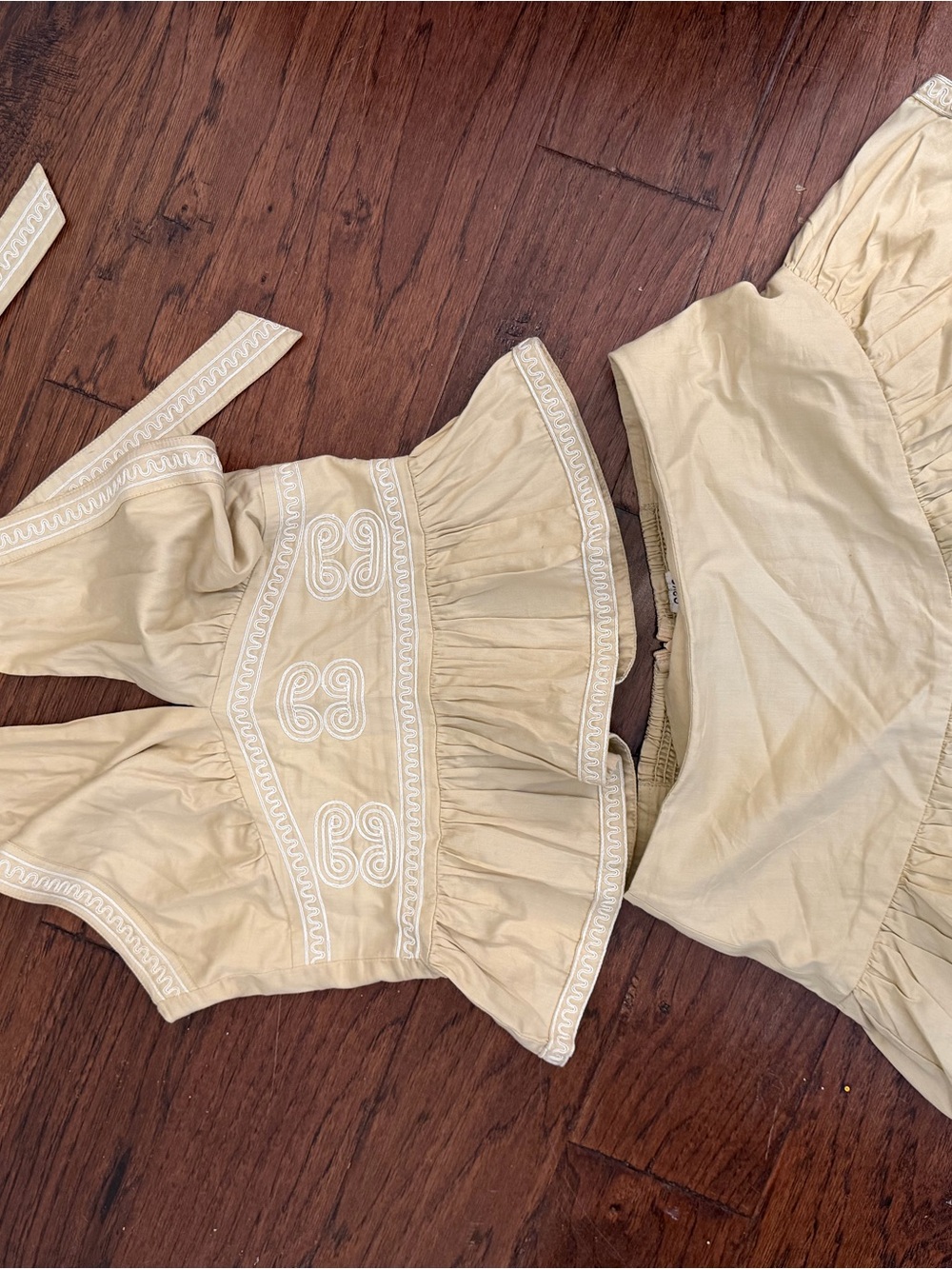 Cake for Dinner Beige Halter Top and matching Skort Set, top xs and bottom m - Picture 3 of 6